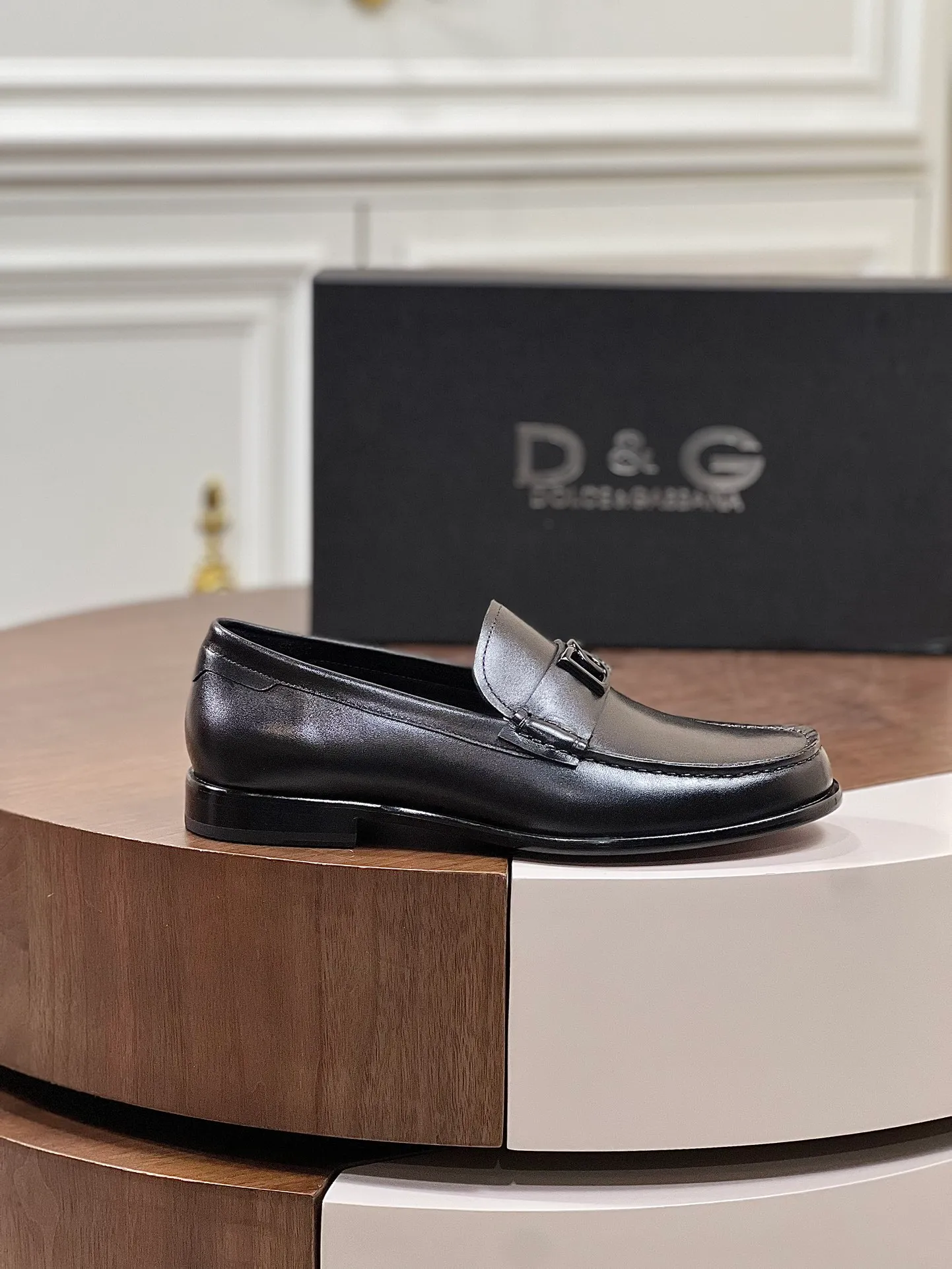Factory price: 960💰••New product••Dolce&Gabb*_Dg high-end men's formal shoes and casual leather shoes. First-layer cowhide upper imported from Italy. You can see the leather texture at a glance. Breathable calfskin lining. High-end and luxurious leather outsole. Unique style. Finely crafted details! Size: 39-44 (38.45.46 customized)